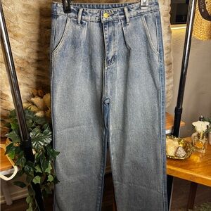High-waisted, wide-leg, baggy two-toned blue jeans #highwaistedjeans
